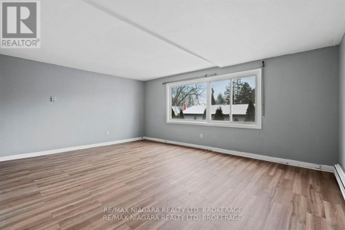 2 - 27 MAIN STREET , St. Catharines (Port Dalhousie), Ontario L2N 4T6 4