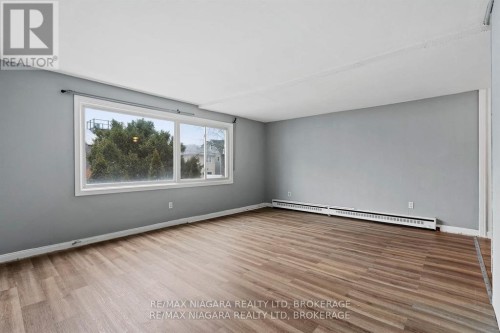 2 - 27 MAIN STREET , St. Catharines (Port Dalhousie), Ontario L2N 4T6 5