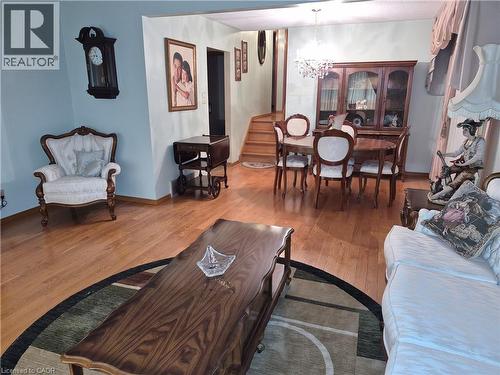 11 Fassett Avenue, Hamilton, ON - Indoor Photo Showing Living Room