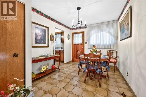 11 Fassett Avenue, Hamilton, ON - Indoor Photo Showing Dining Room
