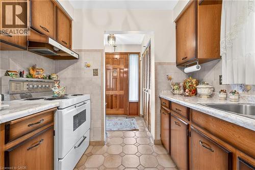 11 Fassett Avenue, Hamilton, ON - Indoor Photo Showing Kitchen