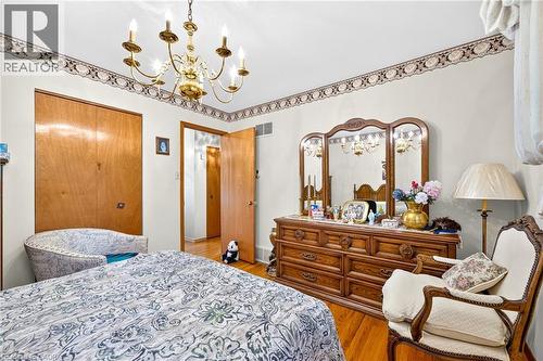 11 Fassett Avenue, Hamilton, ON - Indoor Photo Showing Bedroom