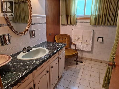 11 Fassett Avenue, Hamilton, ON - Indoor Photo Showing Bathroom