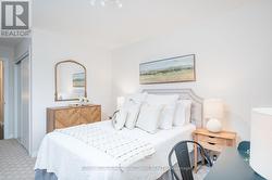 Comfortable space for guests or family - 