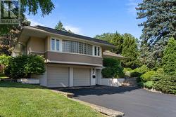 4 PRINCE GEORGE DRIVE Toronto, ON M9A 1X8