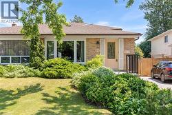 572 TEDWYN Drive  Mississauga, ON L5A 1J9