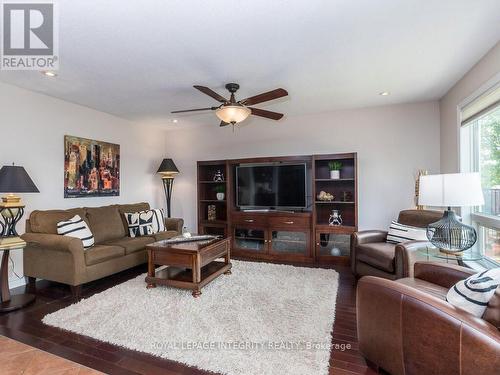 111 Comba Drive, Carleton Place, ON - Indoor Photo Showing Living Room