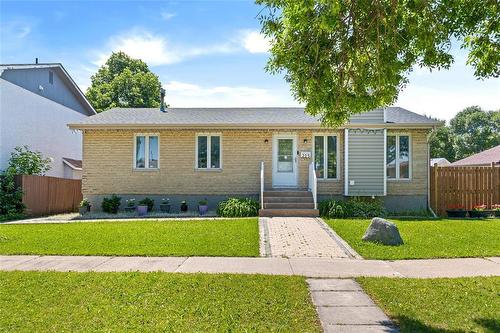 215 Egesz Street  Winnipeg, MB R2R 1J9