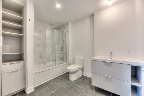 Salle de bains - W704-8510 Rue Jean-Nicolet, Montréal (Saint-Léonard), QC - Indoor Photo Showing Bathroom