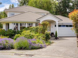 1395 Epsom Close  Saanich, BC V8P 5S8