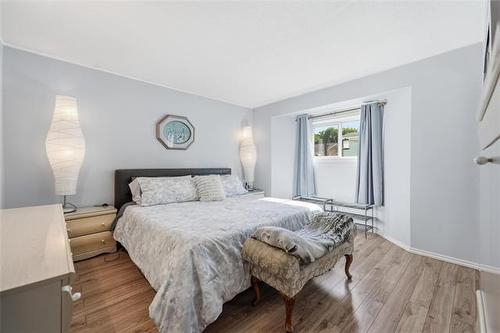 382 Arthur Wright Cr, Winnipeg, MB 