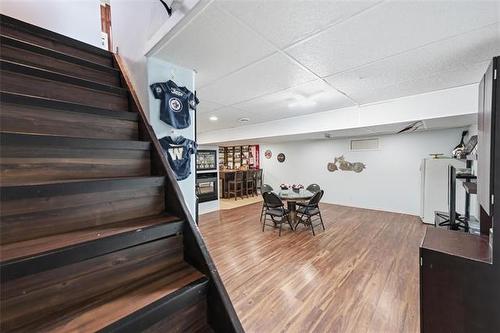 382 Arthur Wright Cr, Winnipeg, MB 