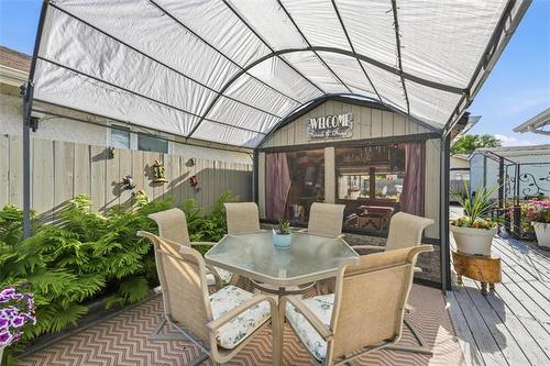 382 Arthur Wright Cr, Winnipeg, MB 