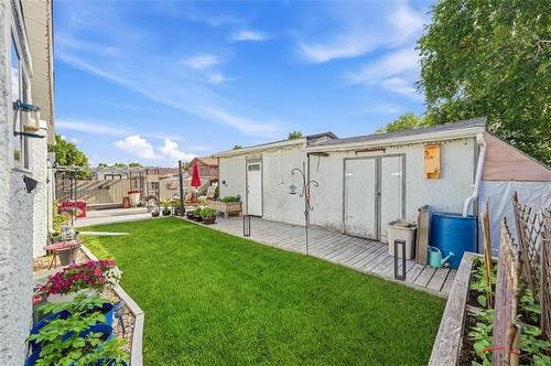 382 Arthur Wright Cr, Winnipeg, MB 