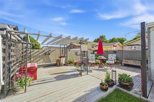 382 Arthur Wright Cr, Winnipeg, MB 
