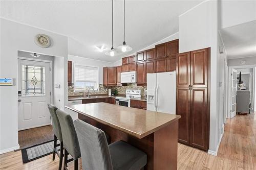 382 Arthur Wright Cr, Winnipeg, MB 