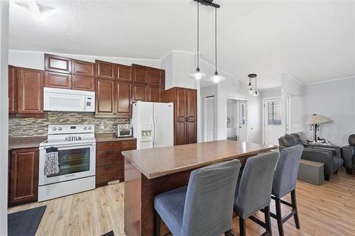382 Arthur Wright Cr, Winnipeg, MB 