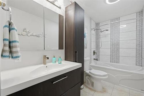 382 Arthur Wright Cr, Winnipeg, MB 