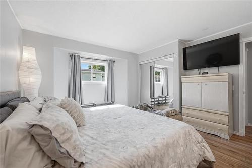382 Arthur Wright Cr, Winnipeg, MB 