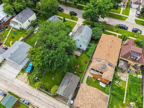 417 Melbourne Ave, Winnipeg, MB 