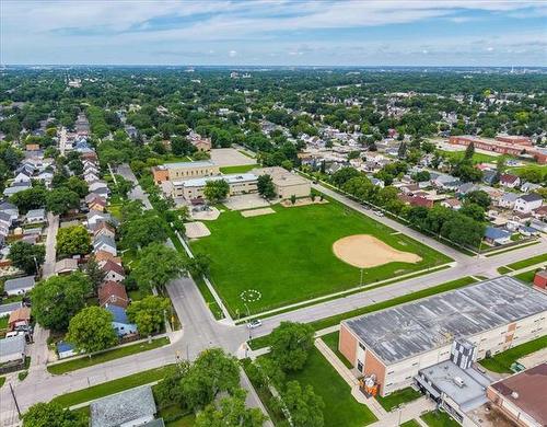 417 Melbourne Ave, Winnipeg, MB 