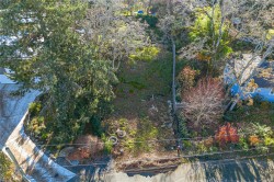 1540 Athlone Dr Saanich, BC V8P 2T1