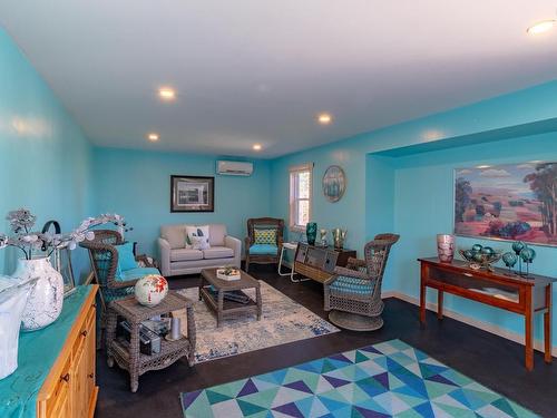 112 North Range Cross Road, Barton, NS - Indoor Photo Showing Living Room