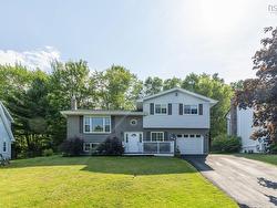 212 Hallmark Avenue  Lower Sackville, NS B4C 3R3