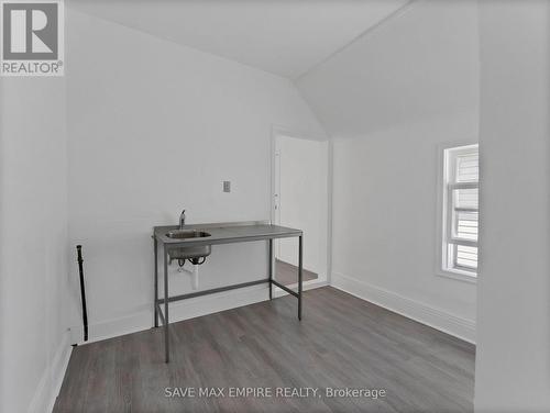 19 Minto Street, Toronto, ON - Indoor Photo Showing Other Room