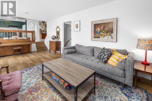 8 Jessie Drive, Perth, ON - Indoor Photo Showing Living Room