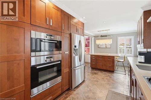 33 Centennial Parkway S, Hamilton, ON - Indoor Photo Showing Kitchen