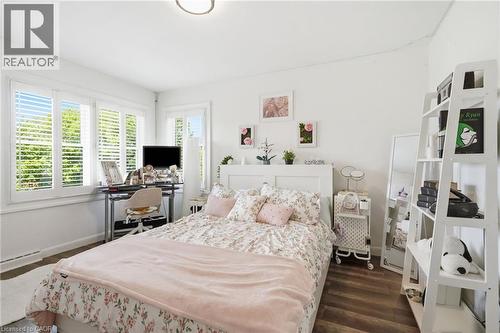 33 Centennial Parkway S, Hamilton, ON - Indoor Photo Showing Bedroom