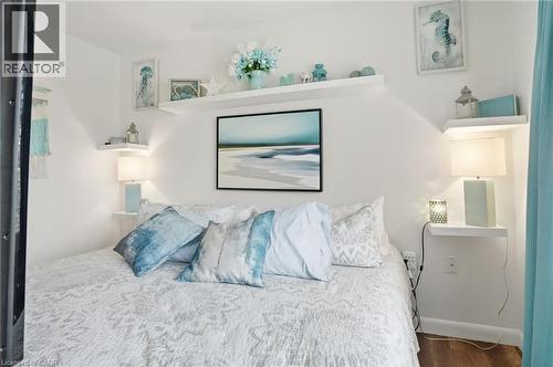 33 Centennial Parkway S, Hamilton, ON - Indoor Photo Showing Bedroom