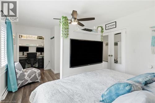 33 Centennial Parkway S, Hamilton, ON - Indoor Photo Showing Bedroom