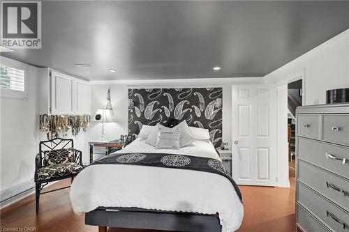 33 Centennial Parkway S, Hamilton, ON - Indoor Photo Showing Bedroom