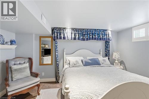 33 Centennial Parkway S, Hamilton, ON - Indoor Photo Showing Bedroom