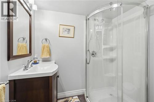 33 Centennial Parkway S, Hamilton, ON - Indoor Photo Showing Bathroom