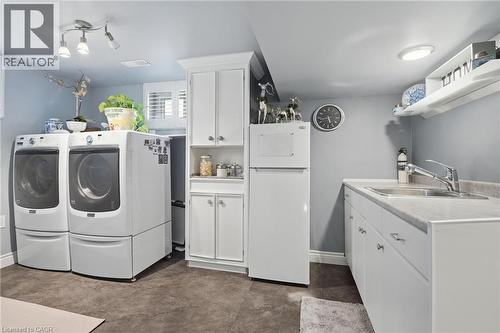 33 Centennial Parkway S, Hamilton, ON - Indoor Photo Showing Laundry Room