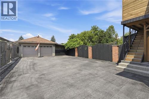 33 Centennial Parkway S, Hamilton, ON - Outdoor