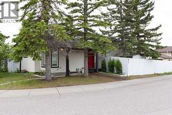 95 Castleridge Close NE  Calgary, AB T3J 1Y9