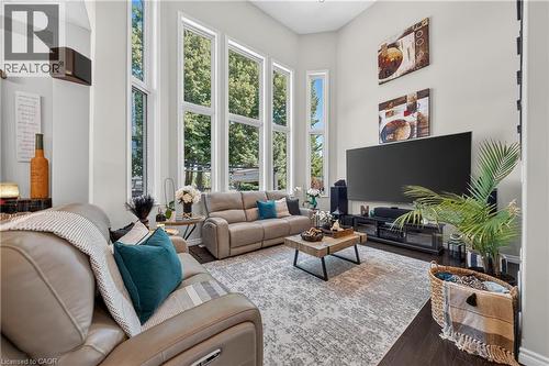 101 Fitzgerald Drive, Cambridge, ON - Indoor Photo Showing Living Room