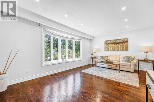 52 Devins Drive, Aurora, ON 