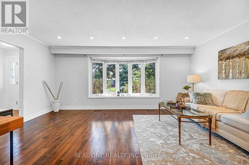 52 Devins Drive, Aurora, ON 