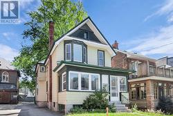 127 WAVERLEY ROAD  Toronto, ON M4L 3T4