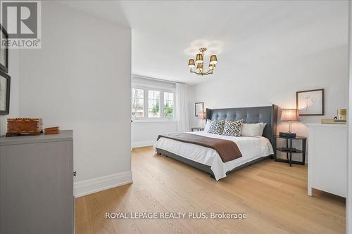 1594 Calumet Place, Mississauga, ON 
