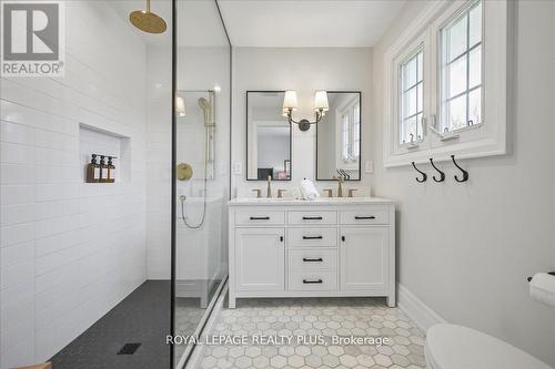 1594 Calumet Place, Mississauga, ON 