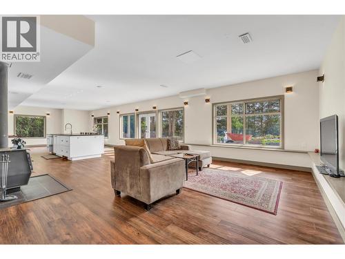 134 Deerview Crescent, Princeton, BC - Indoor Photo Showing Living Room