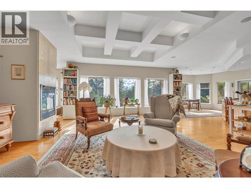 134 Deerview Crescent, Princeton, BC - Indoor Photo Showing Living Room