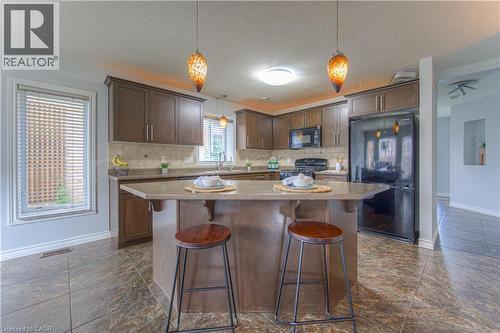 139 Pebblecreek Drive, Kitchener, ON - Indoor Photo Showing Kitchen With Upgraded Kitchen