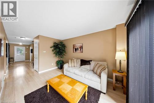 Living room - 16 Scottacres Boulevard, Caledonia, ON - Indoor Photo Showing Living Room